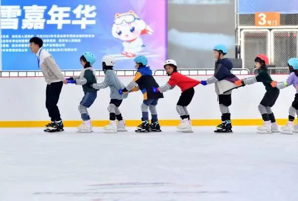 武汉游泳冠军女_武汉专业游泳_武汉市冠军游泳馆培训