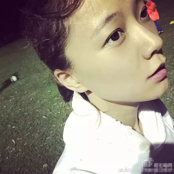 明星游泳健身衣图片女_游泳衣健身明星图片女士_游泳衣长什么样