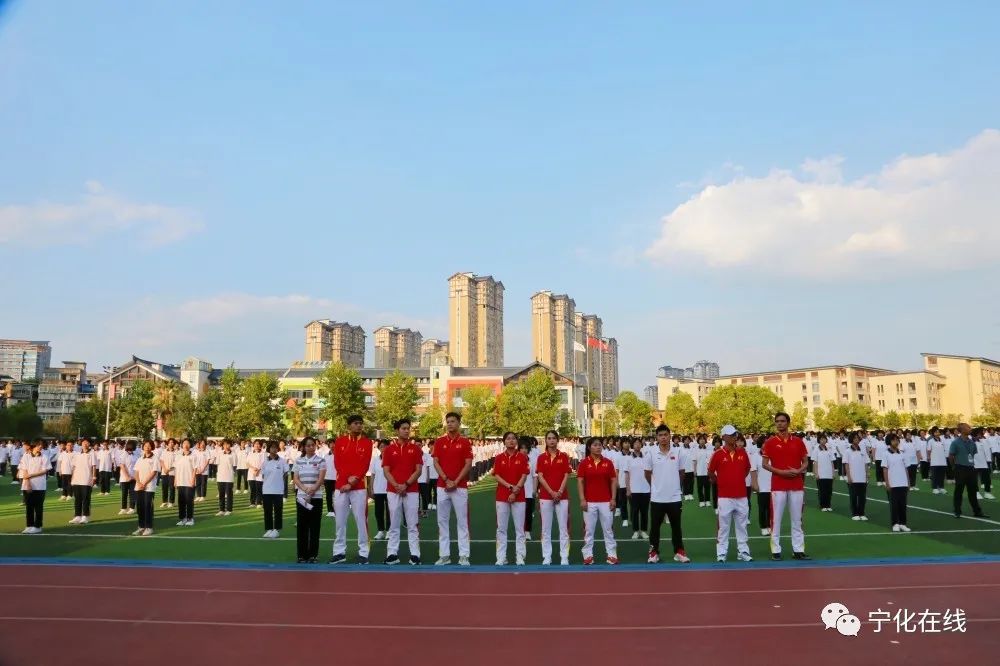 黄闽豪举重冠军_黄雄汉举重_世界举重冠军黄欢