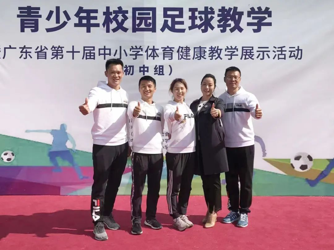 足球五人制后卫跑位规则_足球后卫的位置和打法五人制_五人足球后卫